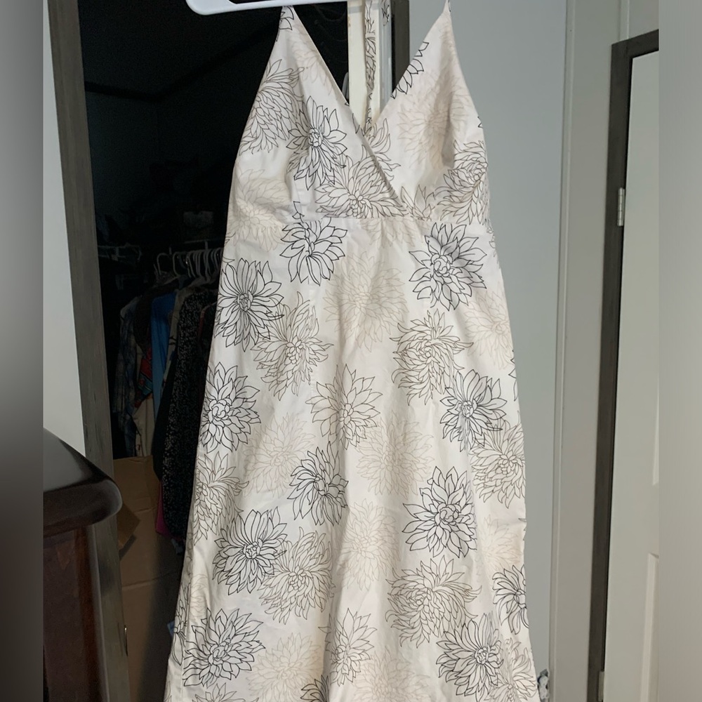 This dress is very lightweight halter top size 8